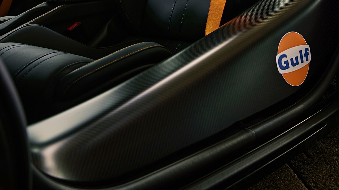A McLaren 720S már a Gulf ikonikus színeiben is elérhető-08