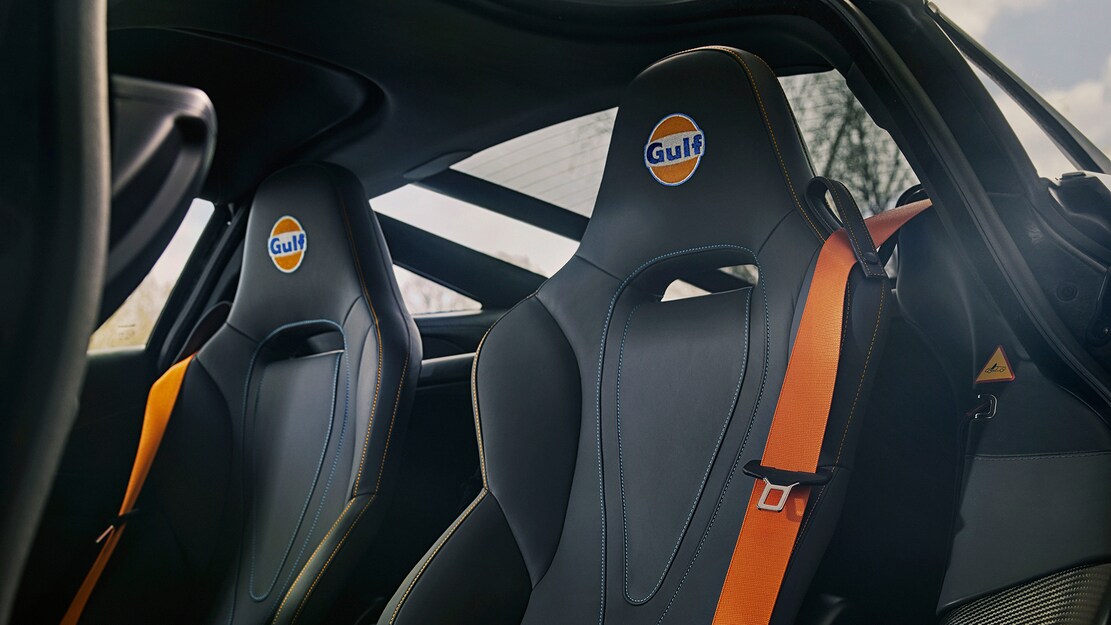 A McLaren 720S már a Gulf ikonikus színeiben is elérhető-10